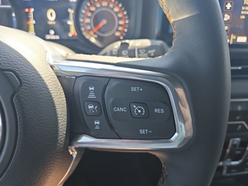 Used 2024 Jeep Wrangler Unlimited Sahara AWD/4WD image 13