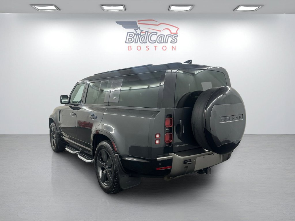 Used 2024 Land Rover Defender 130 X-Dynamic SE AWD/4WD image 6