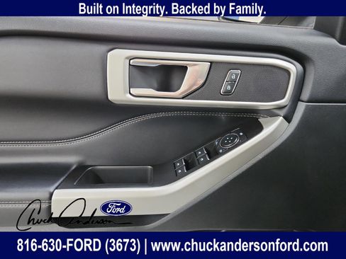 Used 2021 Ford Explorer XLT image 32
