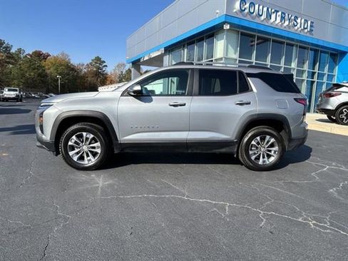 Used 2025 Chevrolet Equinox LT w/ Convenience Package II image 3