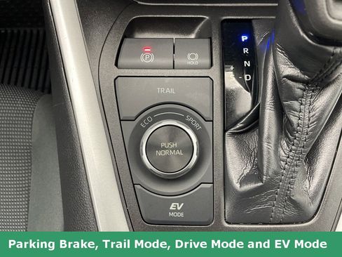 Used 2020 Toyota RAV4 LE image 33