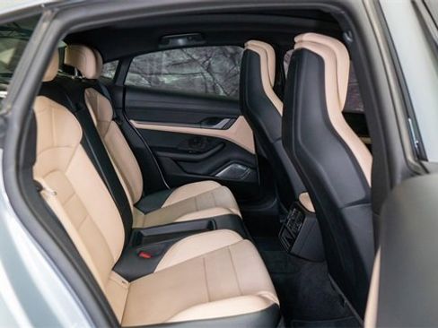 Used 2021 Porsche Taycan image 12