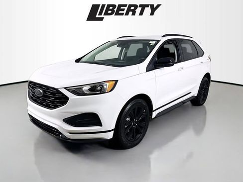 Used 2023 Ford Edge SE w/ Black Appearance Package image 3