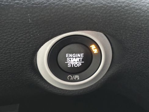 Used 2019 Chrysler Pacifica Limited w/ Advanced Safetytec Group image 15