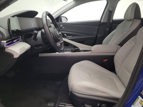 Used 2023 Hyundai Elantra Limited FWD image 17