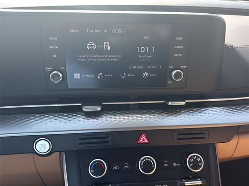 Used 2024 Kia Carnival LX image 19