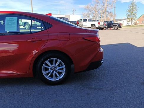 Used 2025 Toyota Camry LE image 7