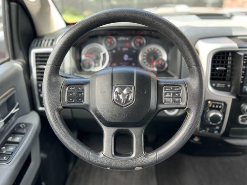 Used 2016 RAM 1500 Classic SLT AWD/4WD image 14