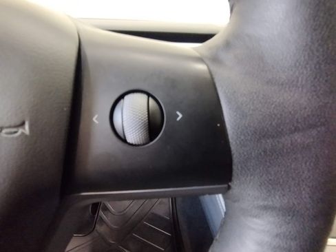 Used 2024 Tesla Model Y Long Range AWD/4WD image 26