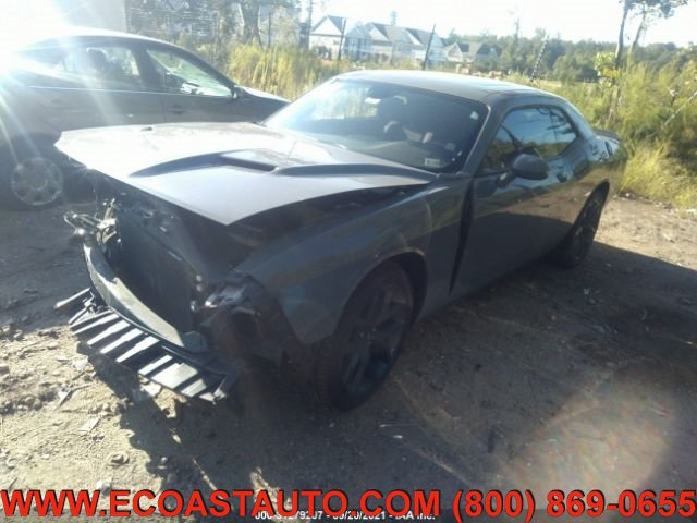 Used 2019 Dodge Challenger SXT w/ Driver Convenience Group RWD image 3