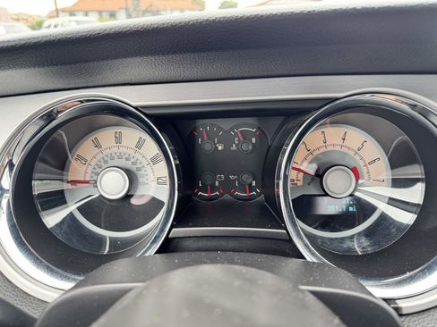 Used 2010 Ford Mustang Premium RWD image 39