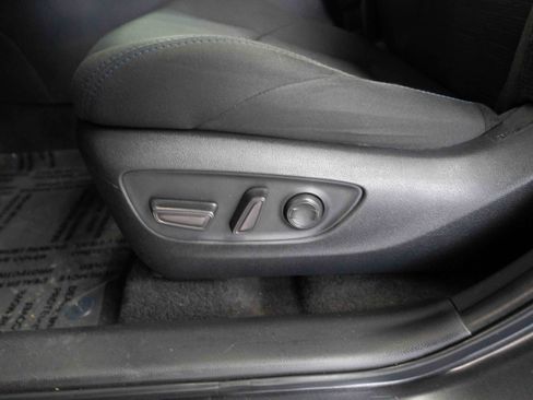 Used 2023 Toyota RAV4 SE image 12