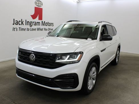 Used 2023 Volkswagen Atlas SEL R-Line AWD/4WD image 2