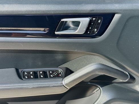 Used 2020 Porsche Cayenne AWD/4WD image 17
