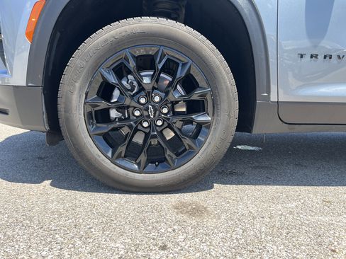 Used 2025 Chevrolet Traverse LT w/ Midnight/Sport Edition AWD/4WD image 8