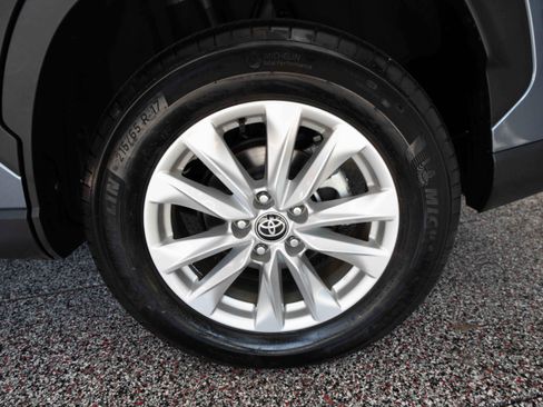 Used 2025 Toyota Corolla Cross LE FWD image 29