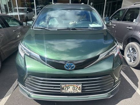 Used 2023 Toyota Sienna Limited AWD/4WD image 2