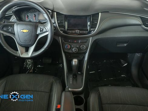Used 2022 Chevrolet Trax LT w/ Midnight Edition AWD/4WD image 28