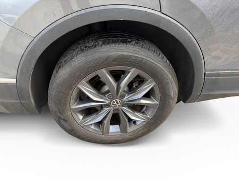 Used 2022 Volkswagen Tiguan SE AWD/4WD image 17