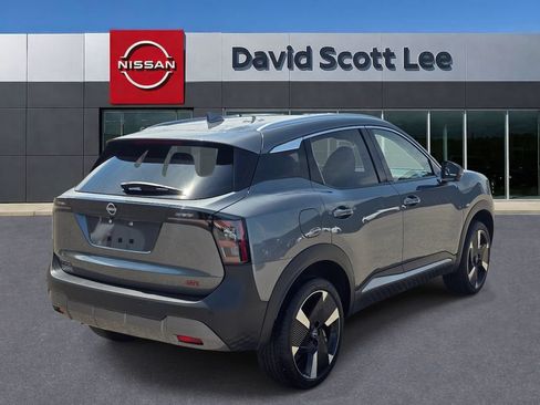 Used 2025 Nissan Kicks SR FWD image 6