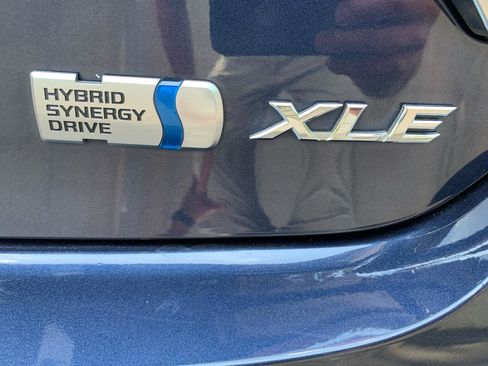 Used 2015 Toyota Camry XLE w/ Moonroof Package FWD image 31