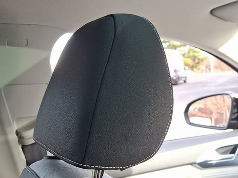 Certified 2025 Volkswagen Taos SE w/ Panoramic Sunroof Package image 12