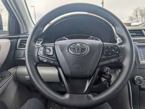 Used 2016 Toyota Camry LE image 11