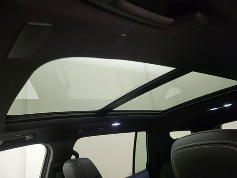 New 2026 Chevrolet Traverse LT w/ Sun and Wheel Package image 13