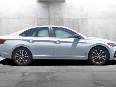 Used 2025 Volkswagen Jetta Sport FWD image 5