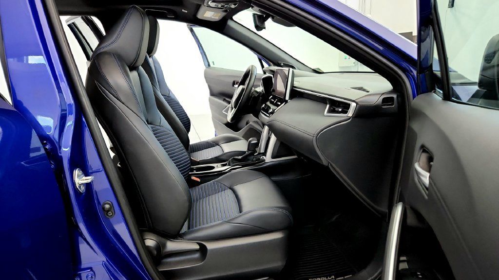 Certified 2024 Toyota Corolla Cross AWD Hybrid w/ Convenience Package image 17