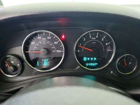Used 2017 Jeep Wrangler Unlimited Sahara w/ Connectivity Group AWD/4WD image 12