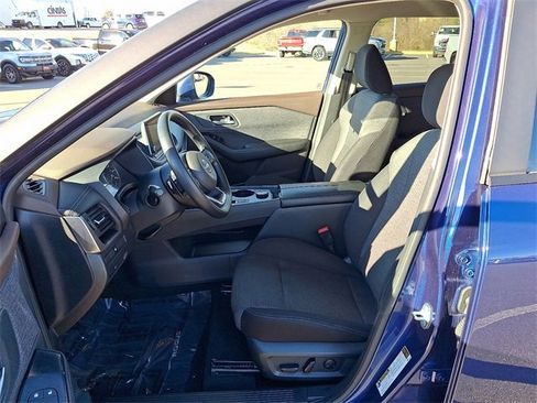 Used 2023 Nissan Rogue SV image 10