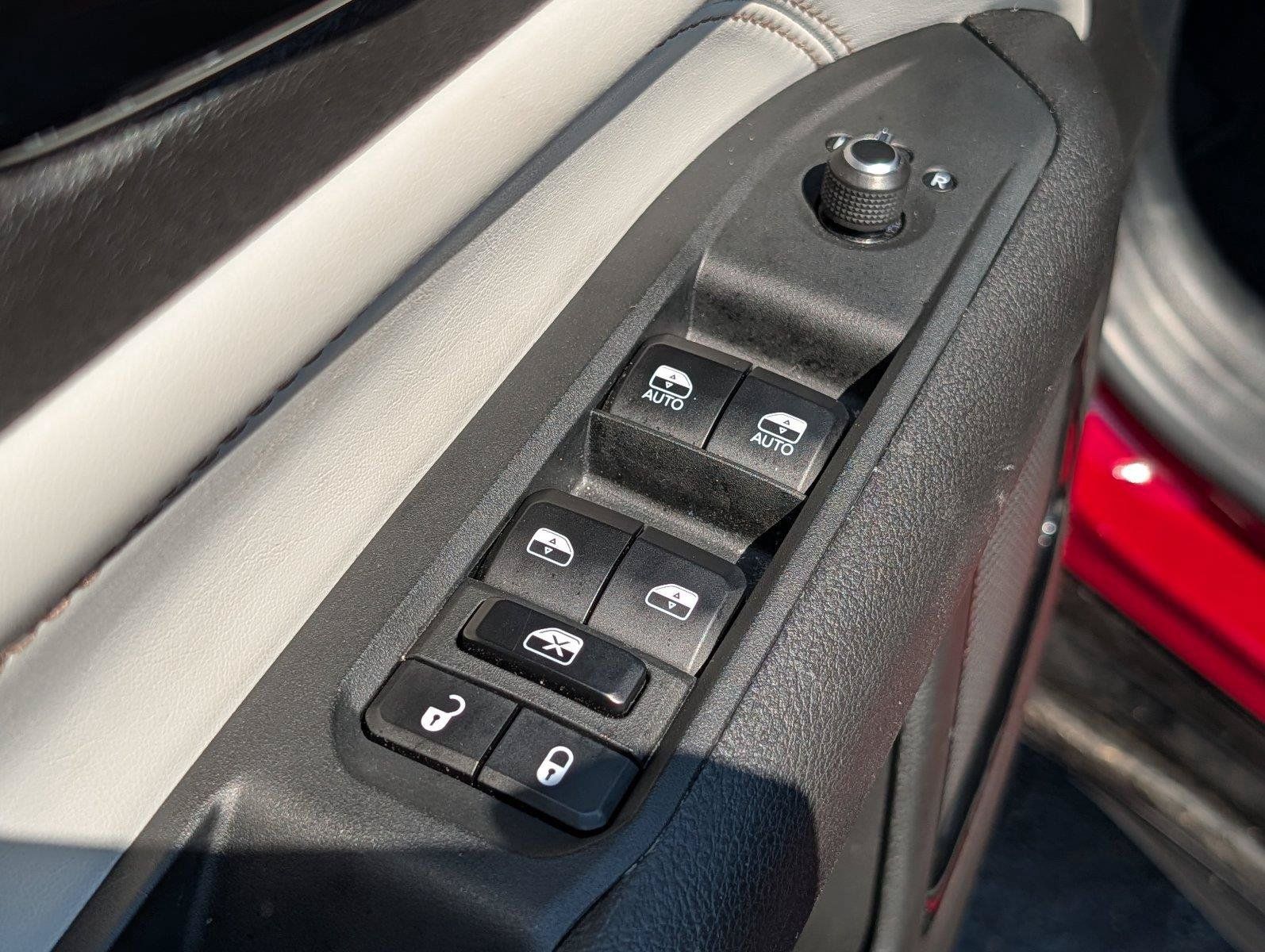 Used 2025 Jeep Compass Limited w/ Elite Group AWD/4WD image 15