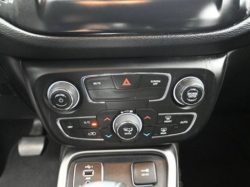 Used 2021 Jeep Compass Latitude FWD image 13