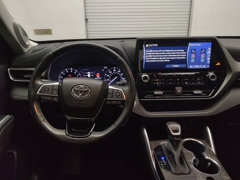 Used 2020 Toyota Highlander Limited image 22