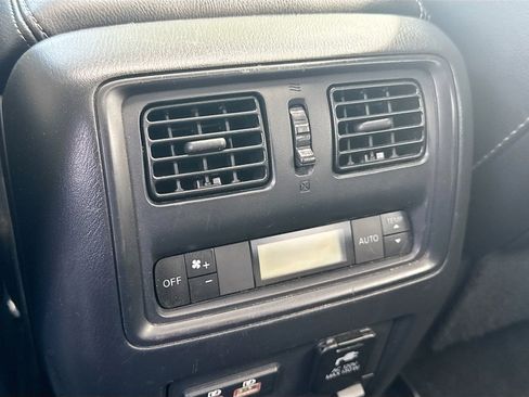 Used 2020 Nissan Pathfinder Platinum AWD/4WD image 28