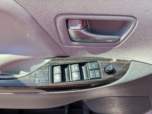 Used 2016 Toyota Sienna XLE w/ XLE Navigation Package AWD/4WD image 16
