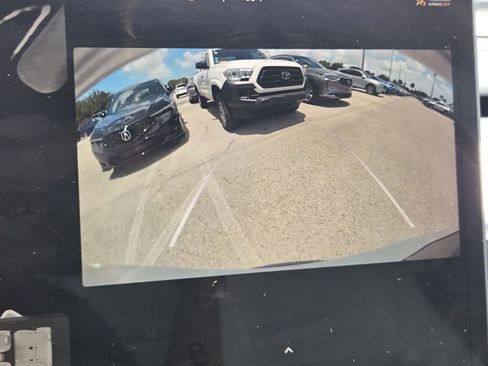 Used 2022 Tesla Model Y Long Range AWD/4WD image 19