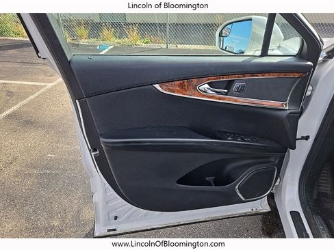 Used 2016 Lincoln MKX Select image 20