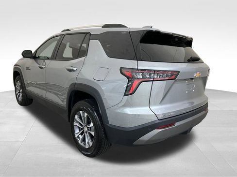 Used 2025 Chevrolet Equinox LT w/ Convenience Package II FWD image 3