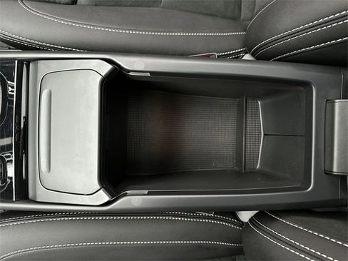 Certified 2025 Volvo XC40 B5 Plus image 21