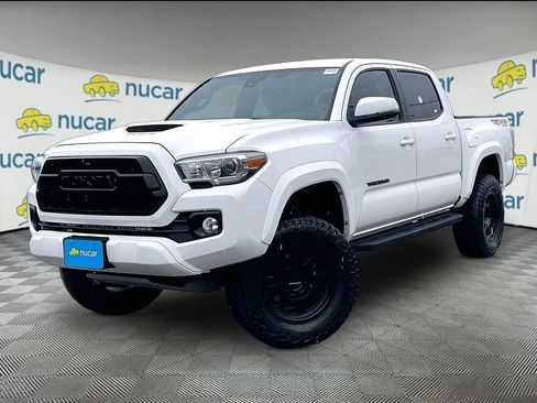 Used 2022 Toyota Tacoma TRD Sport w/ Technology Package AWD/4WD image 3