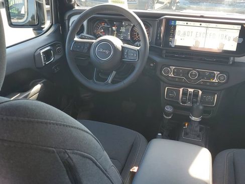 Used 2025 Jeep Wrangler Unlimited Sport AWD/4WD image 12