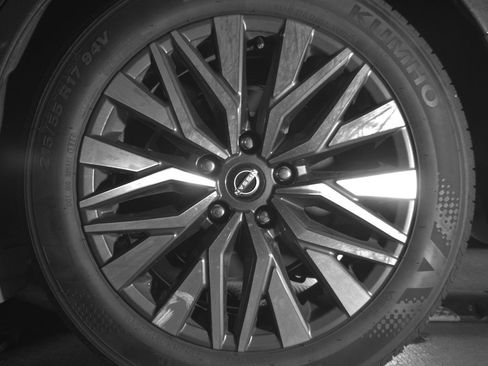 Used 2025 Nissan Altima 2.5 SV image 14