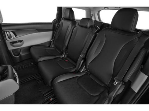 Used 2023 Kia Carnival LX FWD image 16
