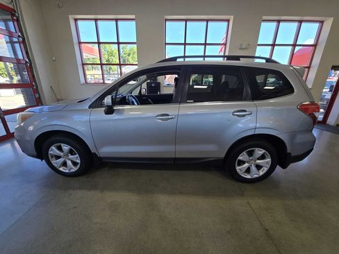 Used 2014 Subaru Forester 2.5i Limited AWD/4WD image 4