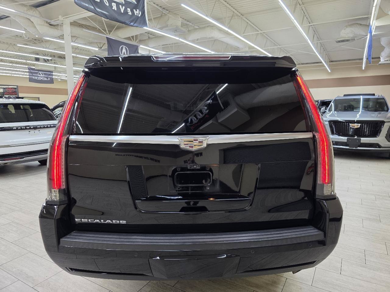 Used 2018 Cadillac Escalade ESV Platinum AWD/4WD image 7