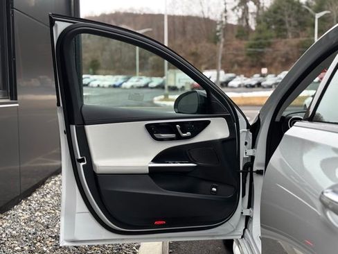 Used 2025 Mercedes-Benz C 300 Sedan image 18
