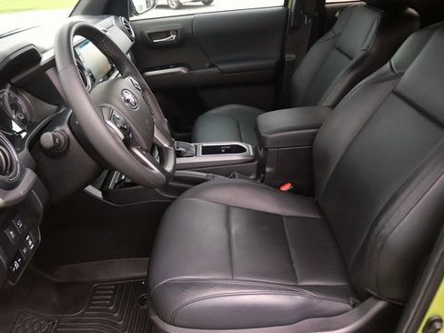 Used 2023 Toyota Tacoma TRD Off-Road image 15