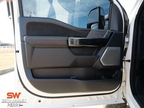 Used 2023 Ford F250 Platinum w/ FX4 Off-Road Package image 19